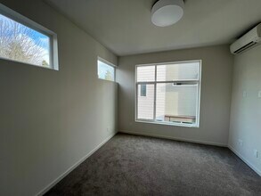 3629 1st Ave NW in Seattle, WA - Foto de edificio - Building Photo