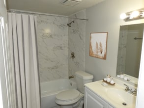 327 W Hufsmith Rd in Tomball, TX - Building Photo - Building Photo