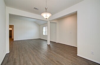 8414 Beacon Bay Cir in Mont Belvieu, TX - Building Photo - Building Photo