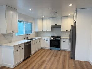 3031 Vineyard Ave in Los Angeles, CA - Foto de edificio - Building Photo