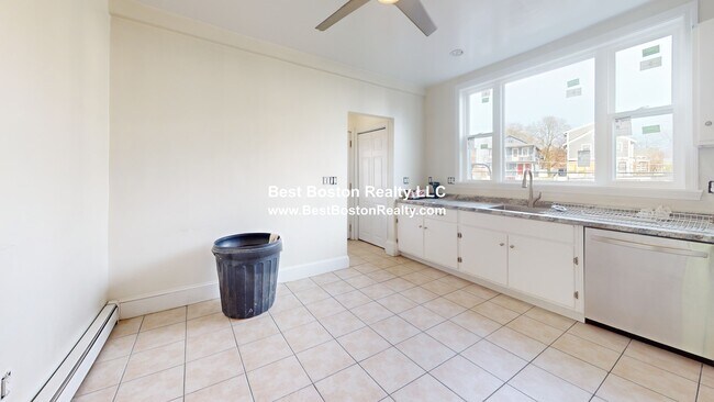 11 Stanley Ave in Medford, MA - Building Photo - Building Photo