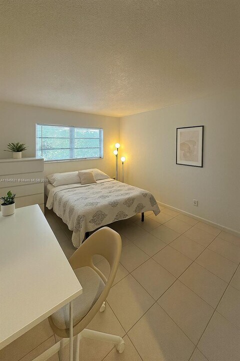 12290 NE 11th Ct in North Miami, FL - Building Photo