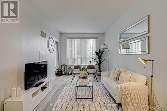 62-162 Suncrest Blvd in Markham, ON - Building Photo - Building Photo