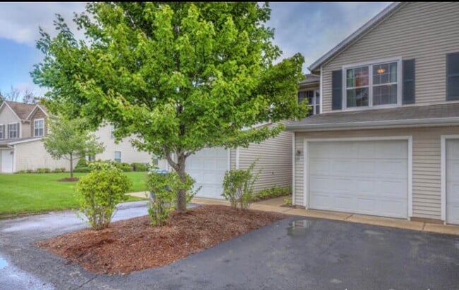 property at 3305 Park Ridge Ln NE