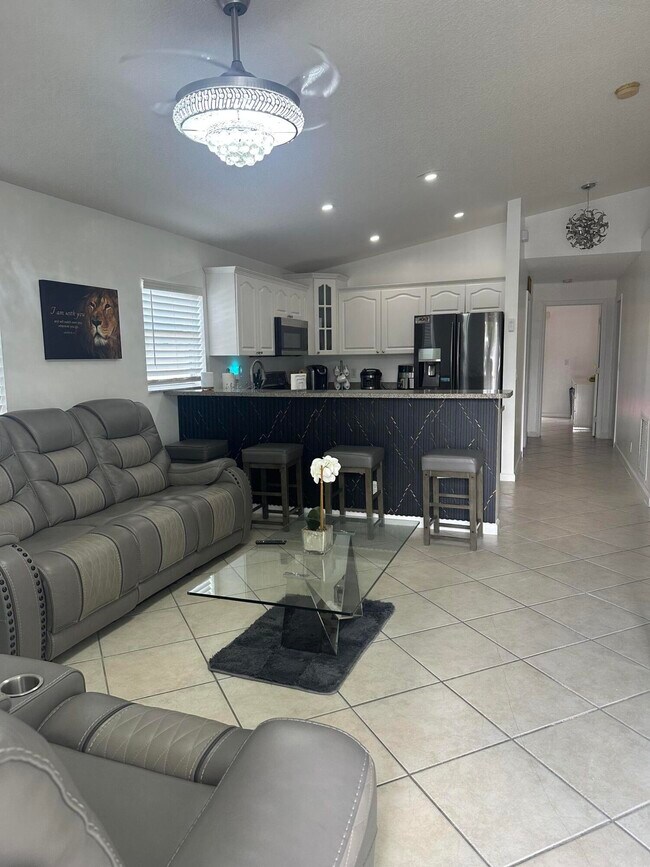 4942 Dillon St in Greenacres, FL - Building Photo - Building Photo