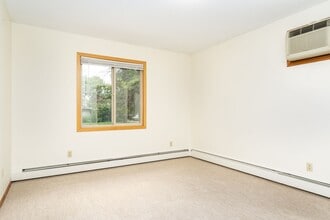 4301 Valley View Rd in Edina, MN - Building Photo - Building Photo