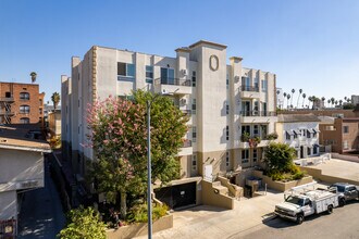 416 S Wilton Pl in Los Angeles, CA - Foto de edificio - Building Photo