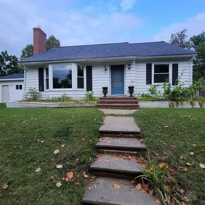 215 N 12th St in Wausau, WI - Building Photo