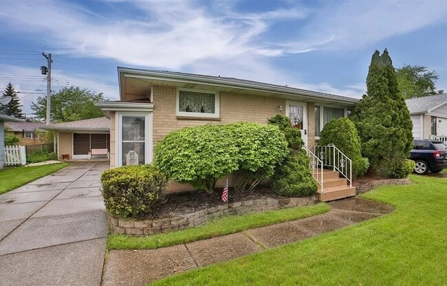 property at 212 Poinciana Pky