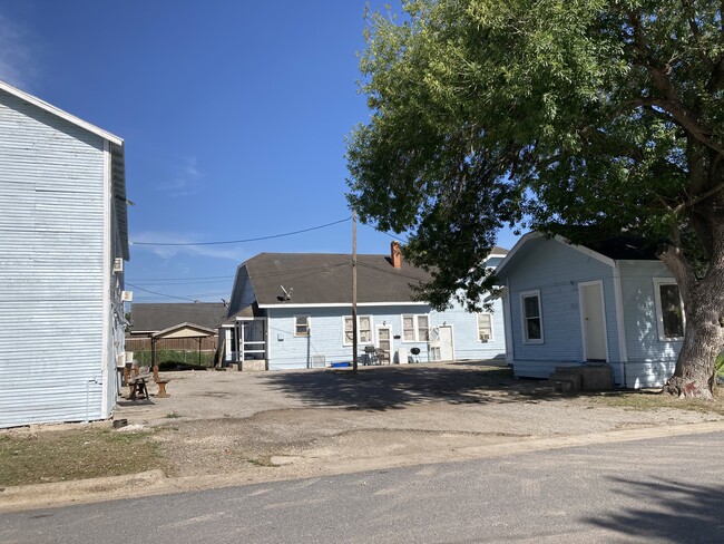 201 E Washington Ave in Harlingen, TX - Building Photo - Building Photo