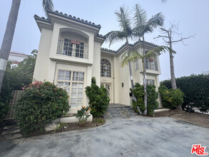 321 S Palm Dr in Beverly Hills, CA - Building Photo - Building Photo