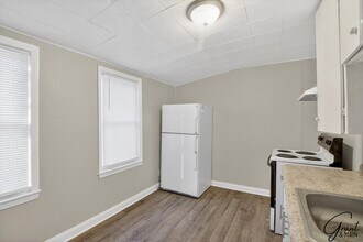 10067 Grayton St-Unit -2 - Upper in Detroit, MI - Building Photo - Building Photo