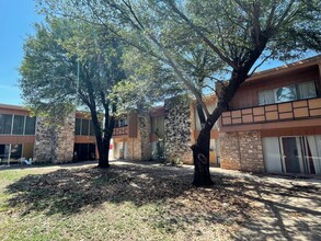 Cross Keys Apartments in San Angelo, TX - Building Photo - Building Photo