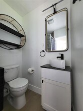 2410 Thomas St-Unit -2b in Hollywood, FL - Building Photo - Building Photo