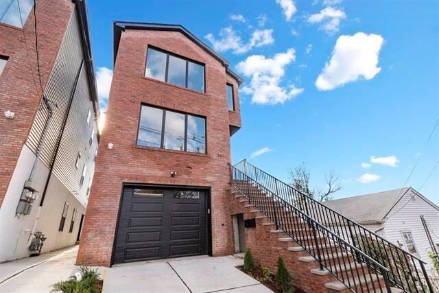 property at 201 Lincoln St