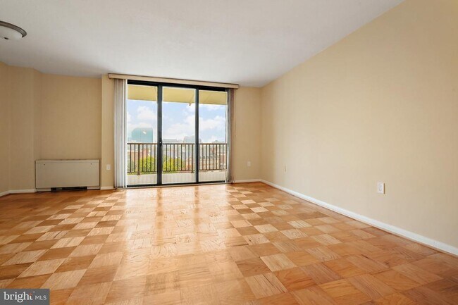 4242 East-West Hwy in Chevy Chase, MD - Building Photo - Building Photo