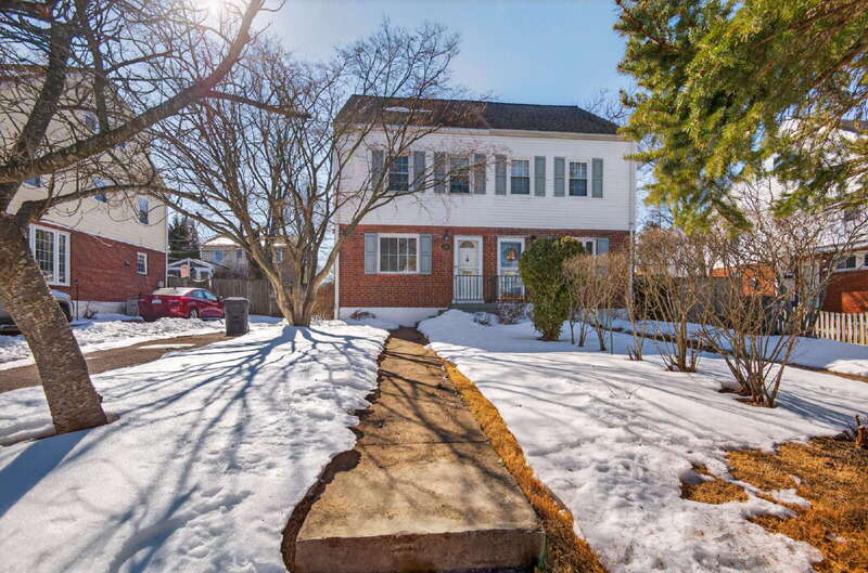 2207 Sweetbriar Dr in Alexandria, VA - Building Photo