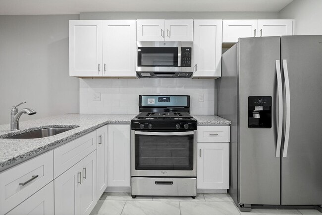 5810 Montrose St in Philadelphia, PA - Building Photo - Building Photo