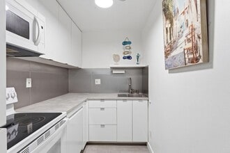 3000 Riomar St, Unit 407 in Fort Lauderdale, FL - Building Photo - Building Photo