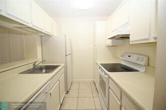 4401 W McNab Rd in Pompano Beach, FL - Building Photo - Building Photo
