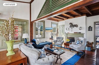 34 Howard St in Sag Harbor, NY - Building Photo - Building Photo