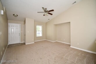 6631 Hunters Creek Blvd in Louisville, KY - Building Photo - Building Photo
