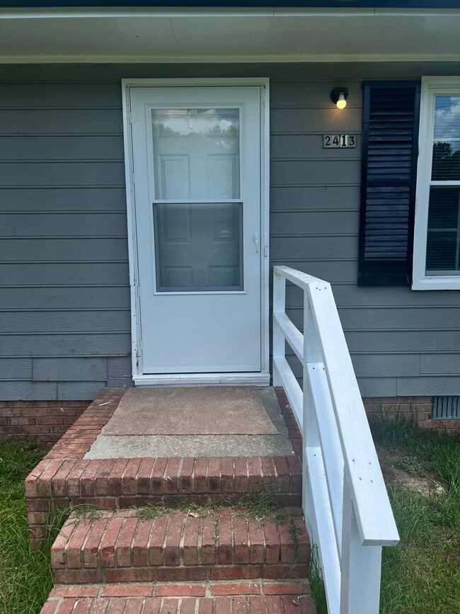 2413 Shawnee Dr in Sanford, NC - Building Photo - Building Photo