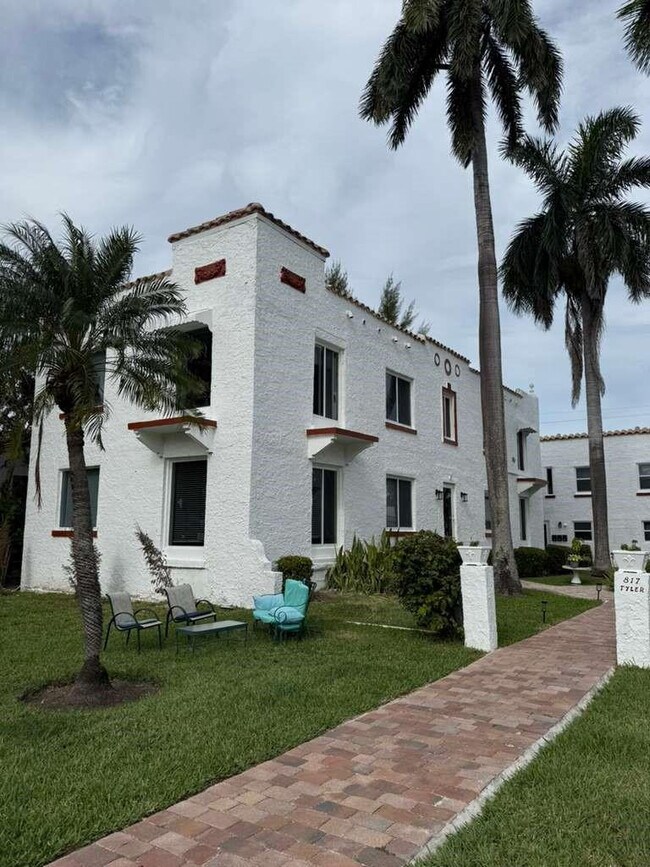 817 Tyler St in Hollywood, FL - Building Photo - Building Photo