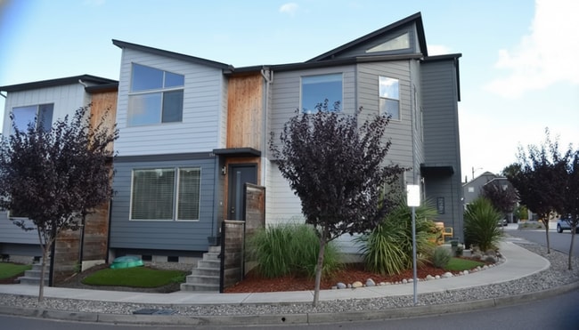 property at 118 N 43rd Pl