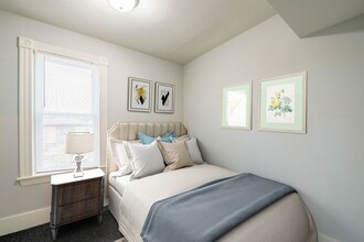2418 3rd St NE in Minneapolis, MN - Building Photo - Building Photo