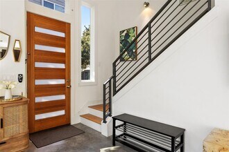 402 El Paso St in Austin, TX - Building Photo - Building Photo