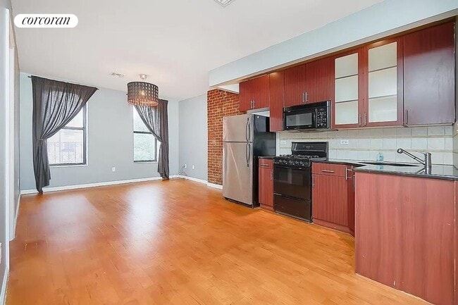 2082 Frederick Douglass Blvd in New York, NY - Building Photo - Building Photo