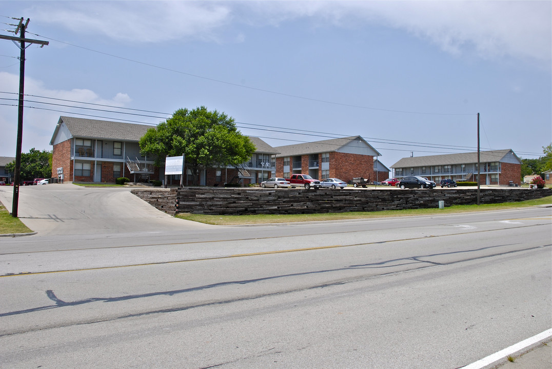 Stone Hill Apartments in Decatur, TX - Building Photo