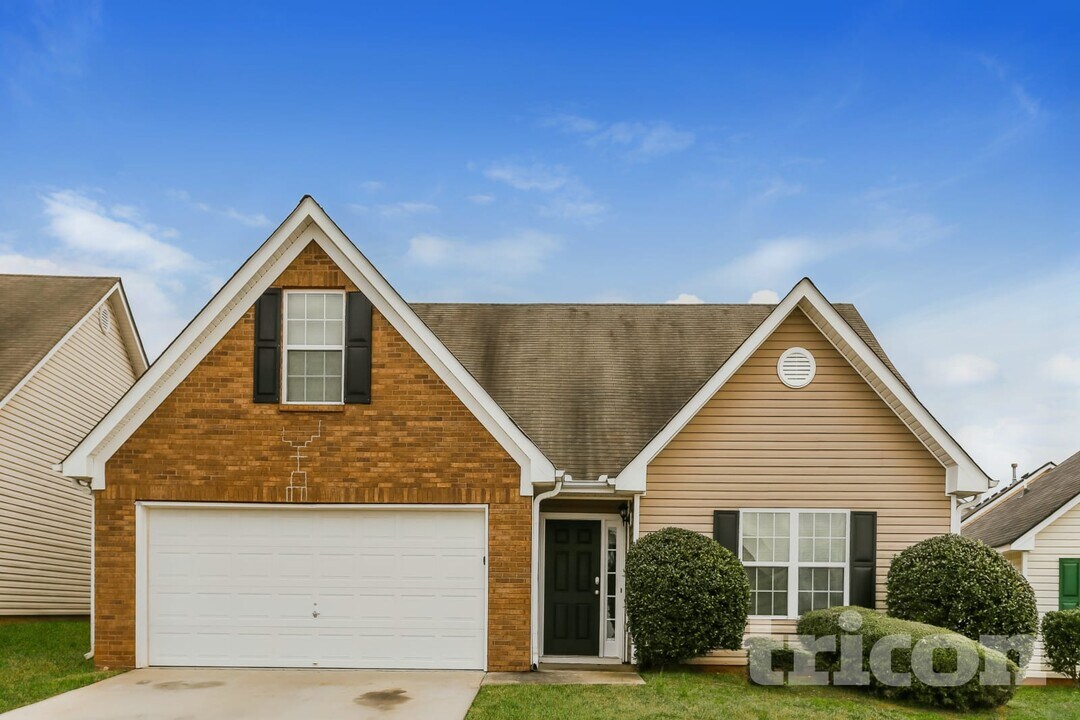 225 Charleston Pl in Covington, GA - Foto de edificio