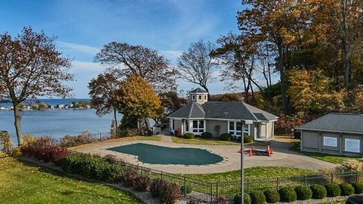 property at 704 Mariner Cir