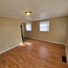 4850 E 17th St in Indianapolis, IN - Foto de edificio - Building Photo