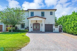 537 NE 13th Ave in Fort Lauderdale, FL - Building Photo - Building Photo