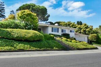 2305 Tioga Dr in Menlo Park, CA - Building Photo - Building Photo