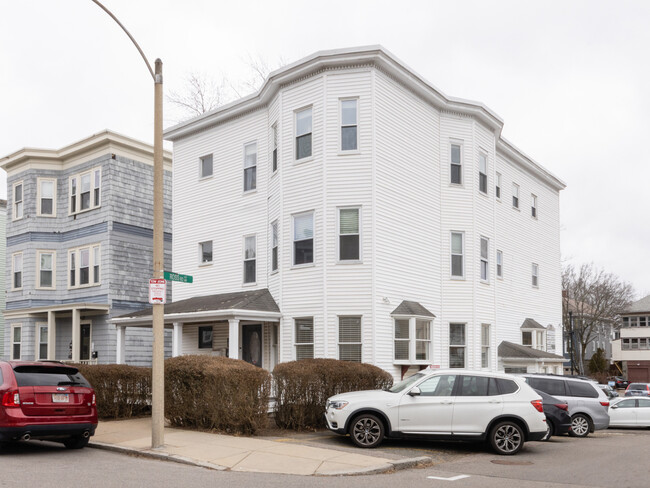 176 Minot St, Unit 1 in Boston, MA - Foto de edificio - Building Photo