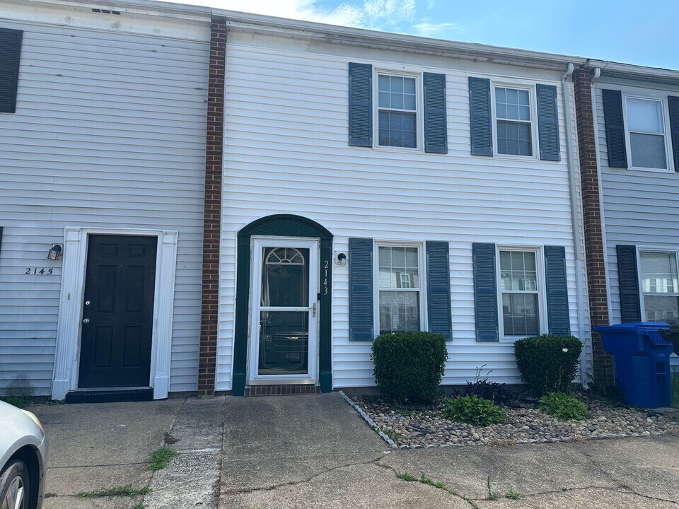 2143 Kimball Cir in Virginia Beach, VA - Building Photo