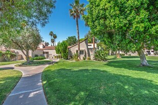 343 Forest Hills Dr in Rancho Mirage, CA - Building Photo