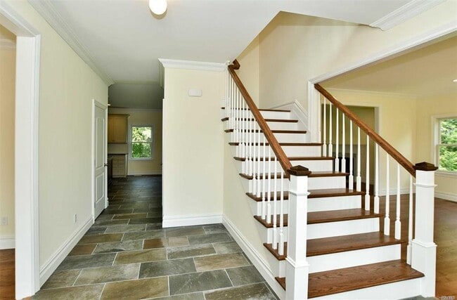 52 Hillside Pl in Northport, NY - Building Photo - Building Photo
