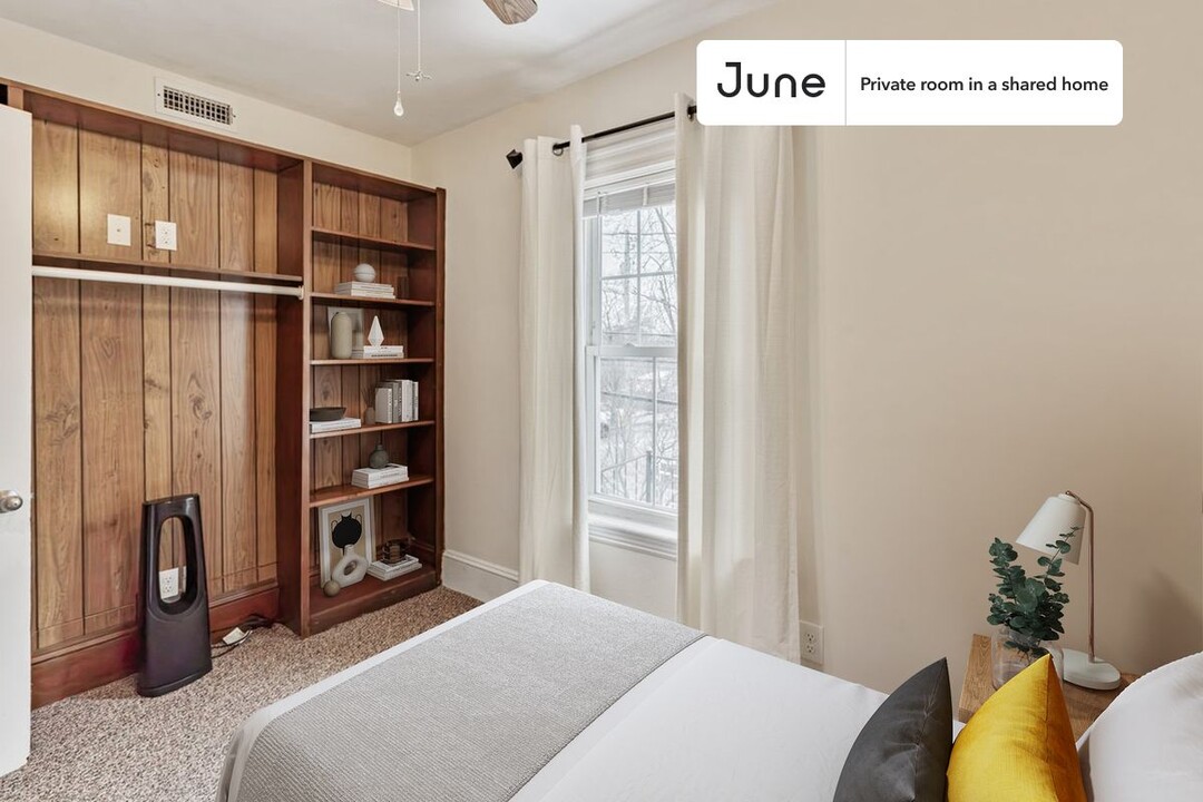 Private bedroom in 6 bed/3.5 bath Home in Boston, MA - Building Photo