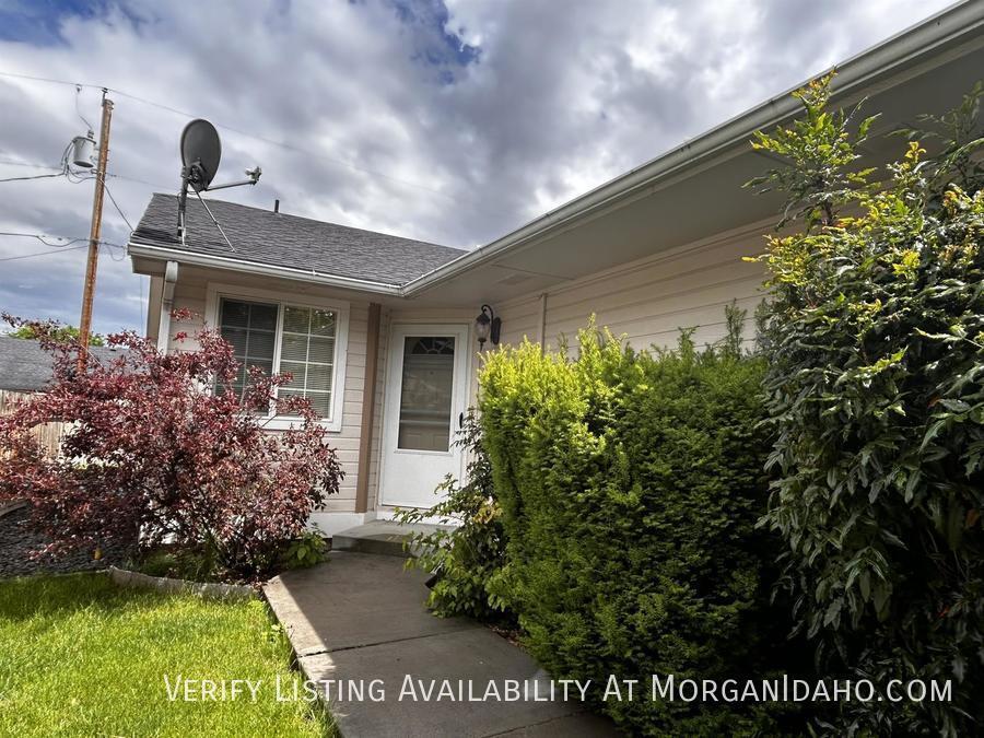 1810 S Barlow Ln in Boise, ID - Building Photo