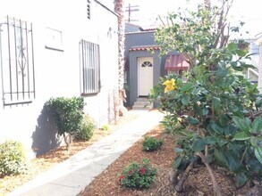 2492 Pasadena Ave in Long Beach, CA - Building Photo - Building Photo