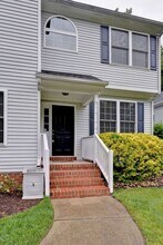 702 Robin Hood Dr in Yorktown, VA - Building Photo - Building Photo