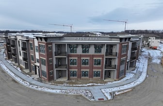 Hyde Park Towns & Flats in Noblesville, IN - Building Photo - Building Photo