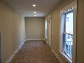12 Booker St, Unit Apt C in Lisbon, ME - Building Photo - Building Photo