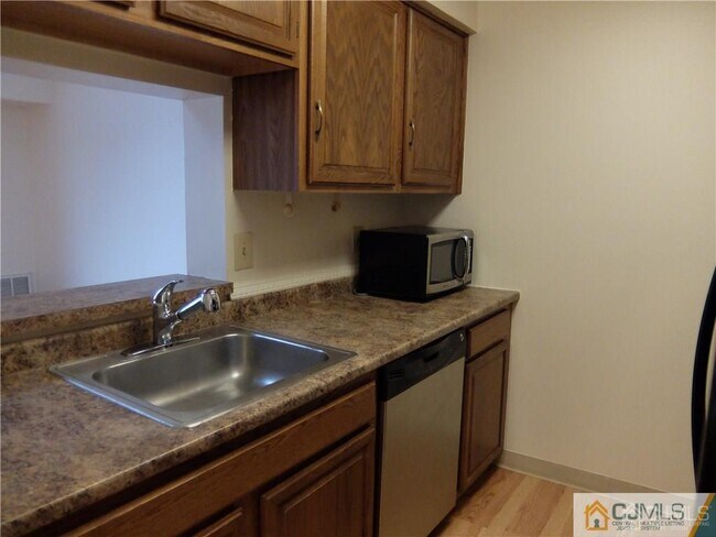 4906 Ravens Crest Dr in Plainsboro, NJ - Building Photo - Building Photo