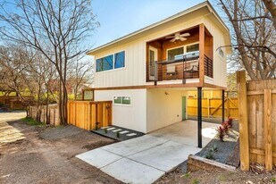 2206 E 9th St in Austin, TX - Building Photo